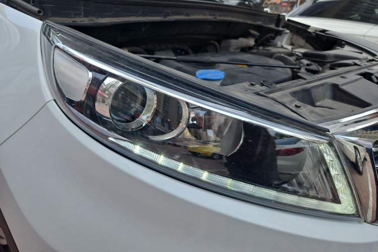 Used Kia Sportage R 2016 2.0L Automatic Two-Wheel Drive DLX Right Front Headlight
