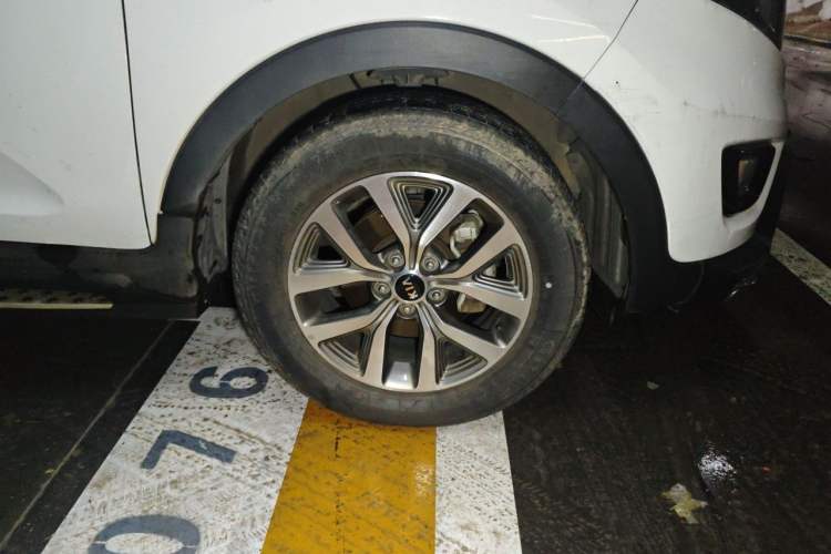 Used Kia Sportage R 2016 2.0L Automatic Two-Wheel Drive GLS Trim Right Front Wheel Hub