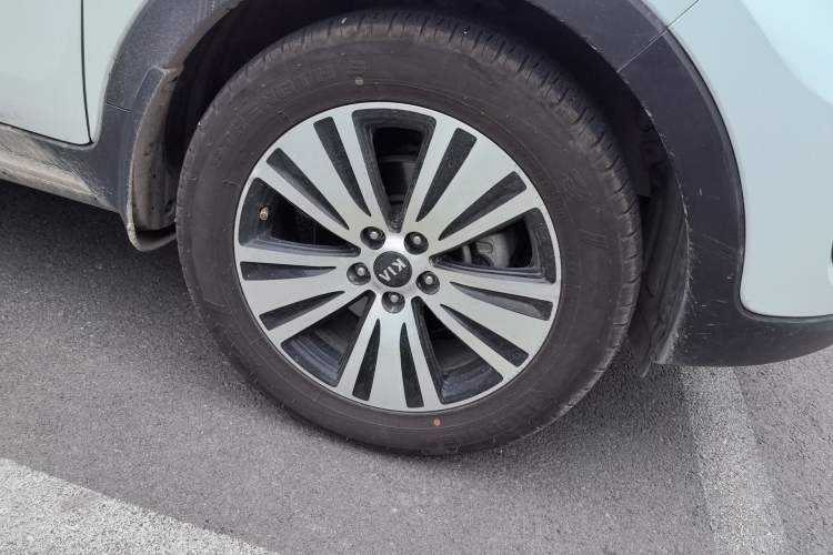 Used Kia Sportage R 2016 2.0L Automatic Two-Wheel Drive DLX Right Front Wheel Hub