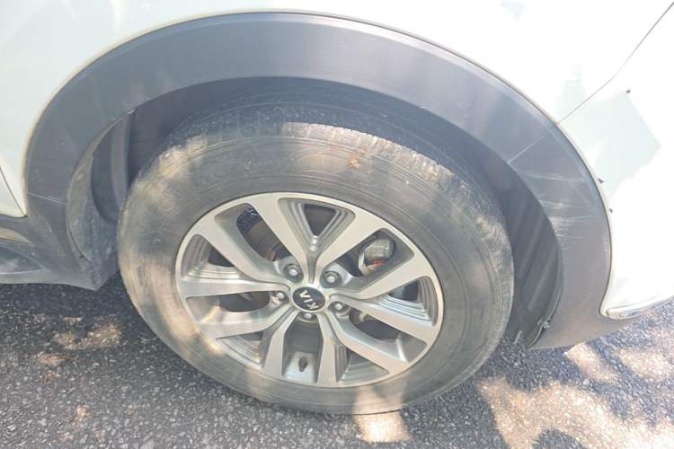 Used Kia Sportage R 2016 2.0L Automatic Two-Wheel Drive GLS Trim Right Front Wheel Hub