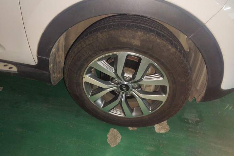 Used Kia Sportage R 2016 2.0L Automatic Two-Wheel Drive GLS Trim Right Front Wheel Hub