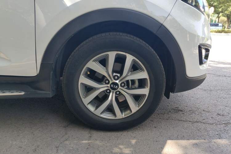 Used Kia Sportage R 2016 2.0L Automatic Two-Wheel Drive GLS Trim Right Front Wheel Hub
