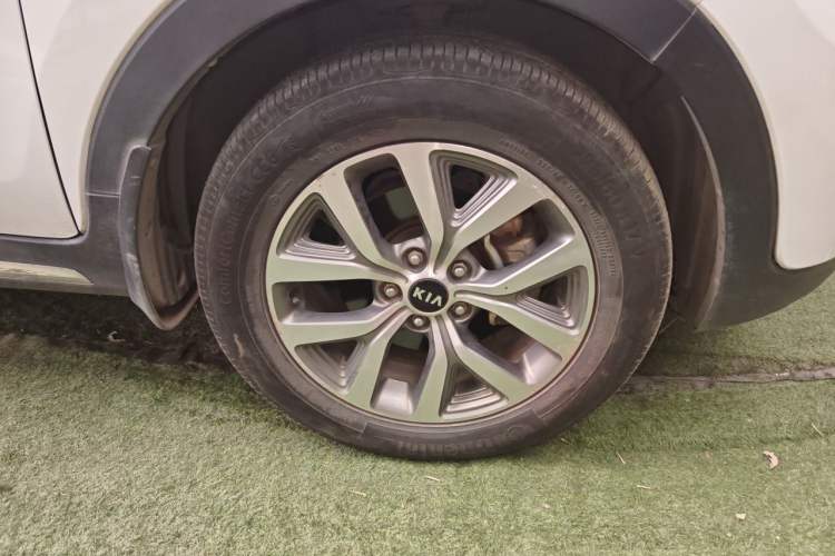 Used Kia Sportage R 2016 2.0L Automatic Two-Wheel Drive GLS Trim Right Front Wheel Hub
