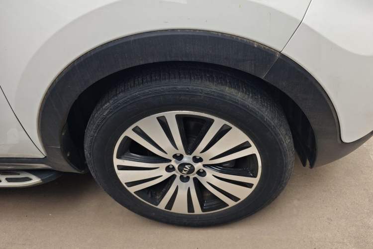 Used Kia Sportage R 2016 2.0L Automatic Two-Wheel Drive DLX Right Front Wheel Hub