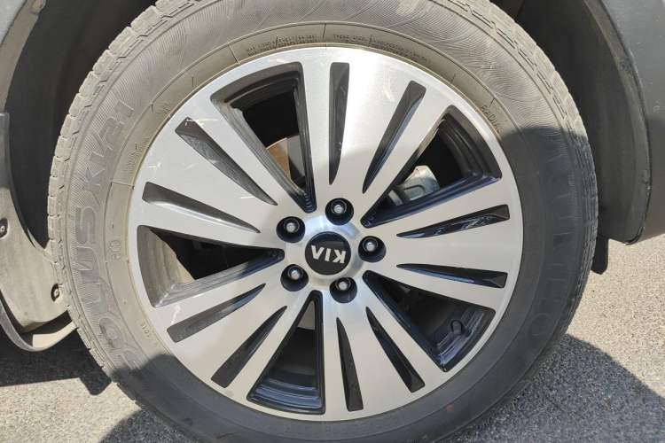 Used Kia Sportage R 2016 2.0L Automatic Two-Wheel Drive DLX Right Front Wheel Hub