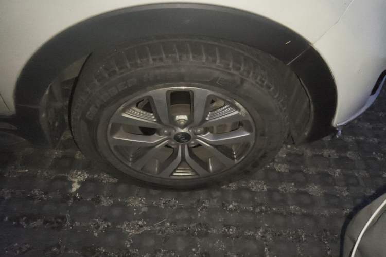 Used Kia Sportage R 2016 2.0L Automatic Two-Wheel Drive GLS Trim Right Front Wheel Hub