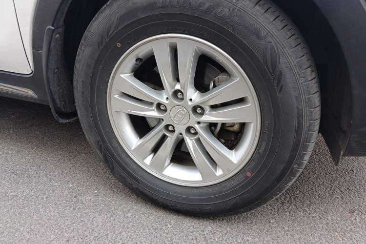Used Kia Sportage R 2016 2.0L Manual Two-Wheel Drive GL Trim Right Front Wheel Hub