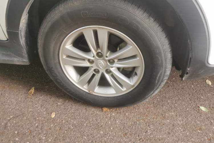 Used Kia Sportage R 2016 2.0L Manual Two-Wheel Drive GL Trim Right Front Wheel Hub