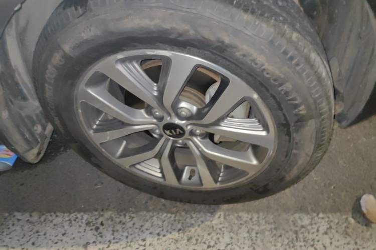 Used Kia Sportage R 2016 2.0L Automatic Two-Wheel Drive GLS Trim Right Front Wheel Hub