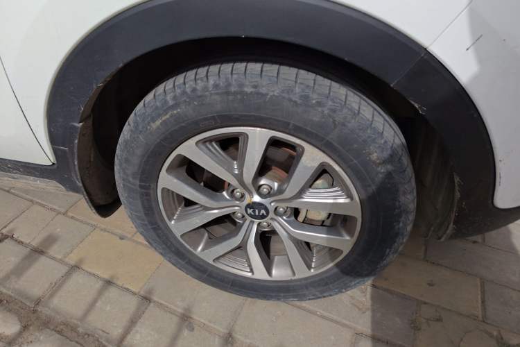 Used Kia Sportage R 2016 2.0L Automatic Two-Wheel Drive GLS Trim Right Front Wheel Hub