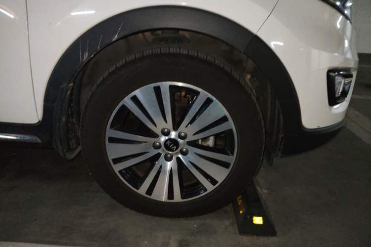 Used Kia Sportage R 2016 2.0L Automatic Two-Wheel Drive DLX Right Front Wheel Hub