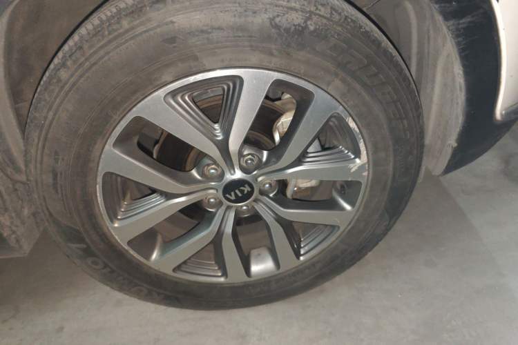 Used Kia Sportage R 2016 2.0L Automatic Two-Wheel Drive GLS Trim Right Front Wheel Hub