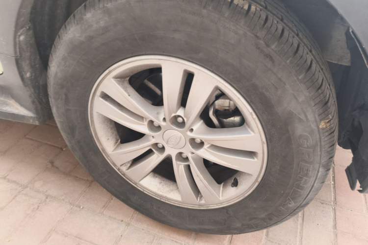 Used Kia Sportage R 2016 2.0L Manual Two-Wheel Drive GL Trim Right Front Wheel Hub