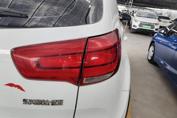Used Kia Sportage R 2016 2.0L Automatic Two-Wheel Drive GL Right Rear Taillight