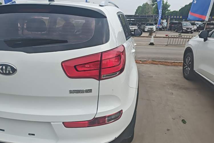 Used Kia Sportage R 2016 2.0L Automatic Two-Wheel Drive GL Right Rear Taillight