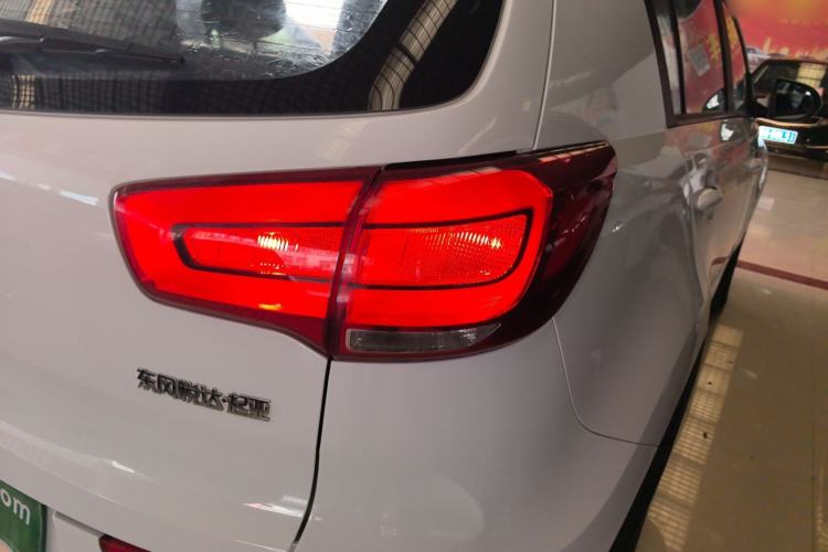 Used Kia Sportage R 2016 2.0L Manual Two-Wheel Drive GL Trim Right Rear Taillight