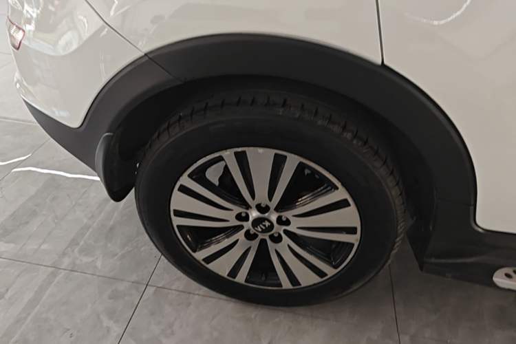 Used Kia Sportage R 2016 2.0L Automatic Two-Wheel Drive DLX Right Rear Wheel Hub