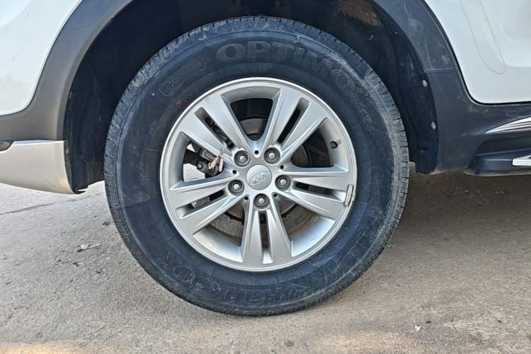 Used Kia Sportage R 2016 2.0L Automatic Two-Wheel Drive GL Right Rear Wheel Hub