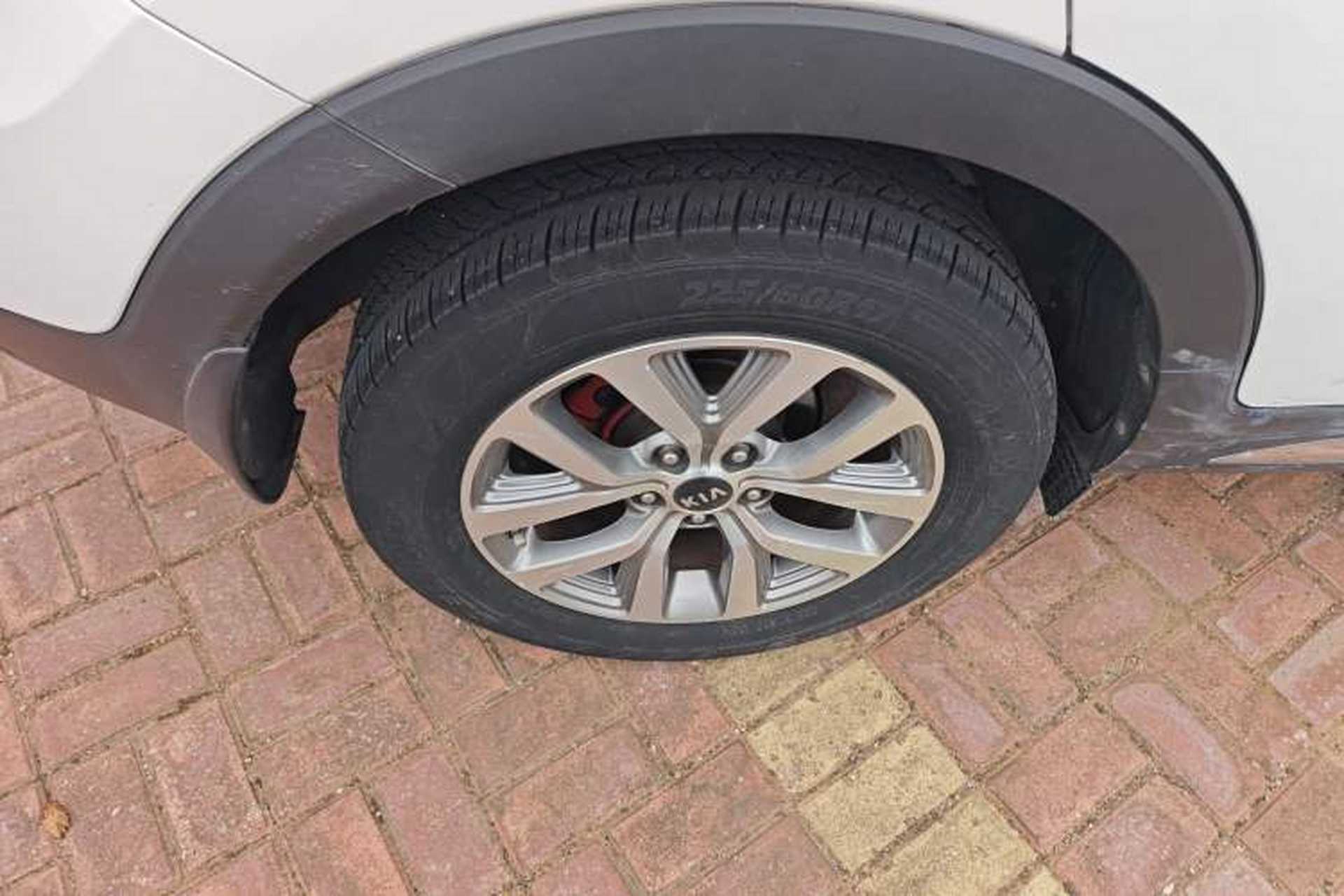 Used Kia Sportage R 2016 2.0L Automatic Two-Wheel Drive GLS Trim Right Rear Wheel Hub