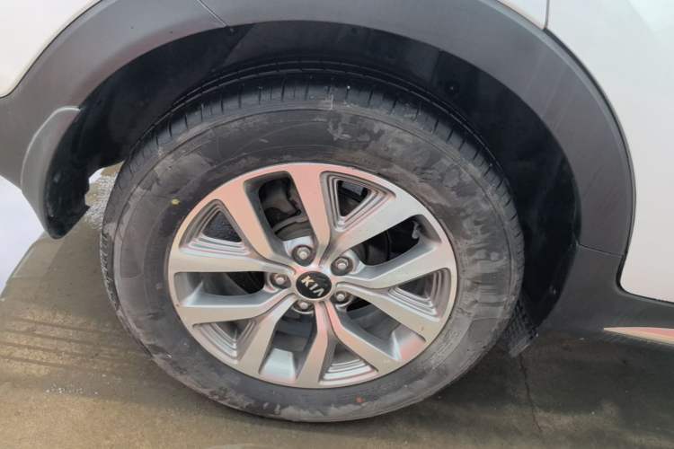 Used Kia Sportage R 2016 2.0L Automatic Two-Wheel Drive GLS Trim Right Rear Wheel Hub