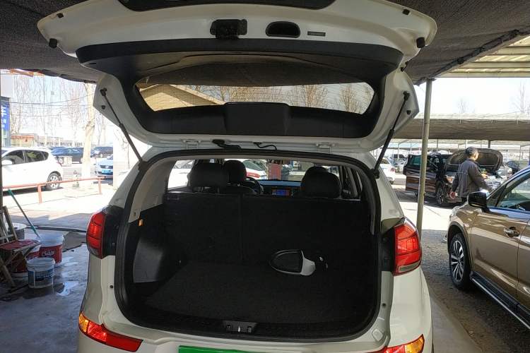 Used Kia Sportage R 2016 2.0L Automatic Two-Wheel Drive GL Trunk