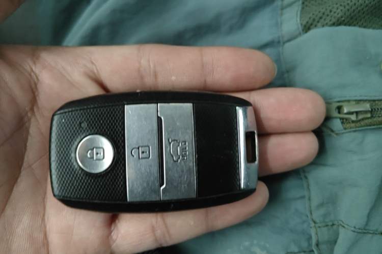 Used Kia Sportage R 2016 2.0L Automatic Two-Wheel Drive DLX Vehicle Key
