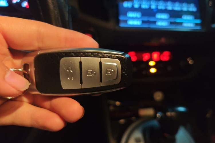 Used Kia Sportage R 2016 2.0L Automatic Two-Wheel Drive GLS Trim Vehicle Key