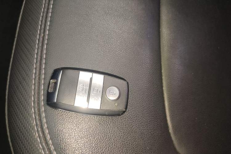 Used Kia Sportage R 2016 2.0L Automatic Two-Wheel Drive GLS Trim Vehicle Key
