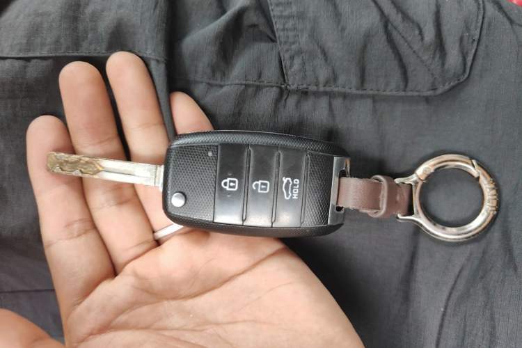 Used Kia Sportage R 2016 2.0L Manual Two-Wheel Drive GL Trim Vehicle Key