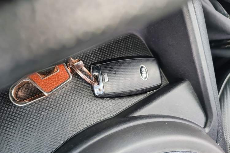 Used Kia Sportage R 2016 2.0L Automatic Two-Wheel Drive GLS Trim Vehicle Key