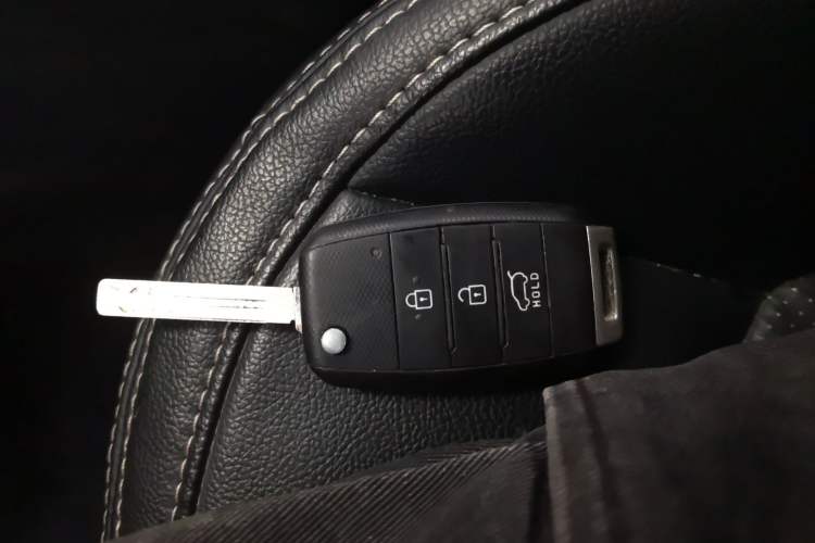 Used Kia Sportage R 2016 2.0L Manual Two-Wheel Drive GL Trim Vehicle Key