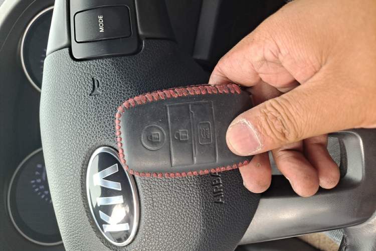 Used Kia Sportage R 2016 2.0L Automatic Two-Wheel Drive DLX Vehicle Key