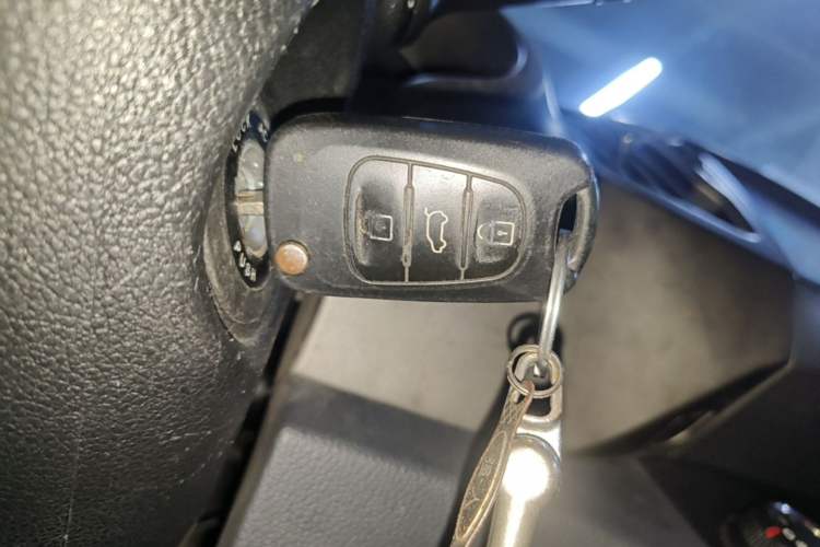 Used Kia Sportage R 2016 2.0L Manual Two-Wheel Drive GL Trim Vehicle Key