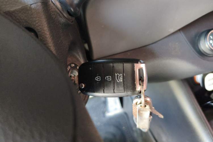 Used Kia Sportage R 2016 2.0L Manual Two-Wheel Drive GL Trim Vehicle Key
