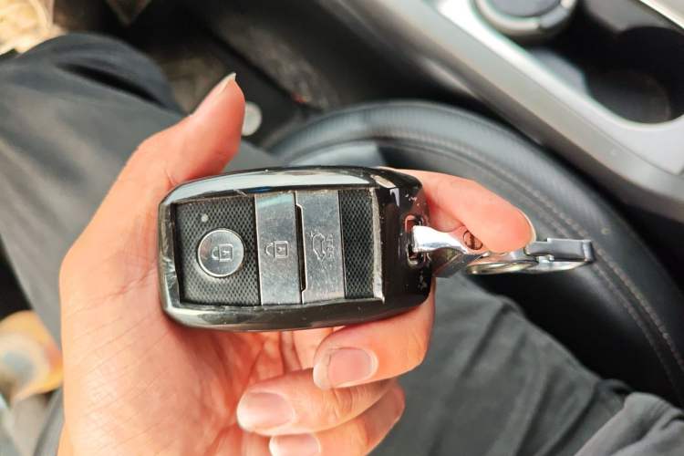 Used Kia Sportage R 2016 2.0L Automatic Two-Wheel Drive DLX Vehicle Key