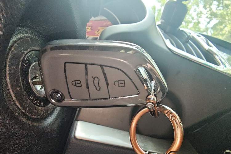 Used Kia Sportage R 2016 2.0L Manual Two-Wheel Drive GL Trim Vehicle Key