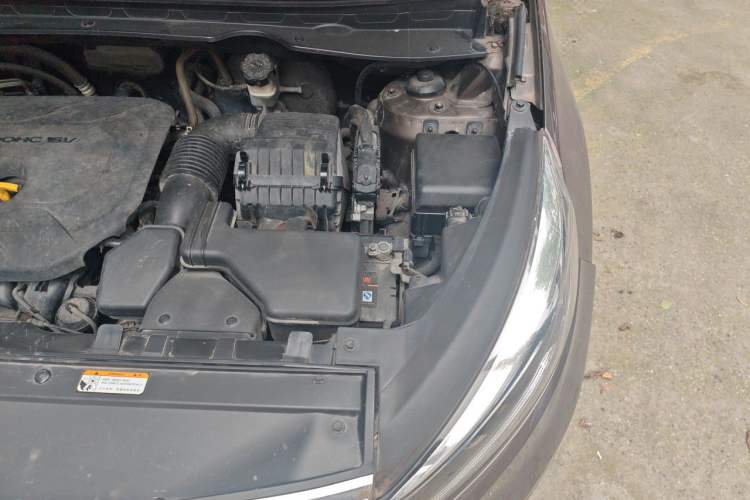 Used Kia Sportage R 2016 2.0L Automatic Two-Wheel Drive DLX Engine Bay Left