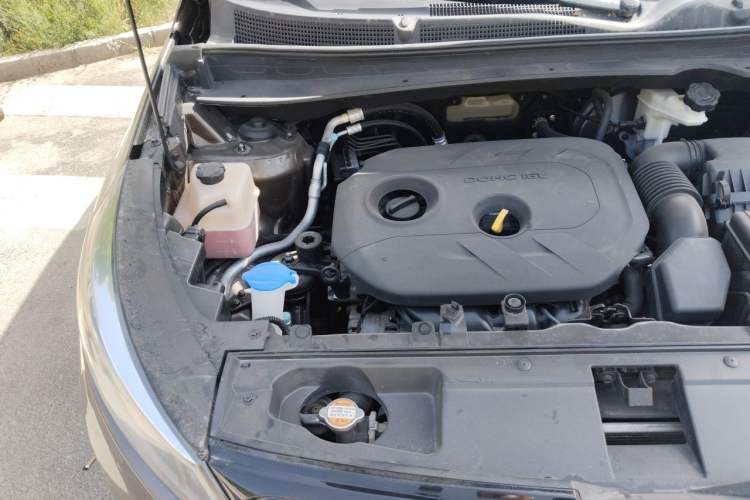 Used Kia Sportage R 2016 2.0L Automatic Two-Wheel Drive DLX Engine Bay Right