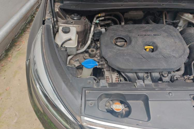 Used Kia Sportage R 2016 2.0L Automatic Two-Wheel Drive DLX Engine Bay Right