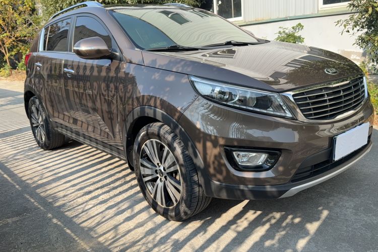 Used Kia Sportage R 2016 2.0L Automatic Two-Wheel Drive DLX Exterior 2