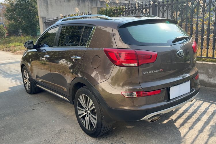 Used Kia Sportage R 2016 2.0L Automatic Two-Wheel Drive DLX Exterior 5