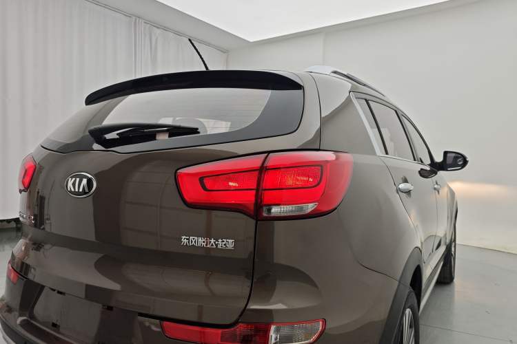 Used Kia Sportage R 2016 2.0L Automatic Two-Wheel Drive DLX Exterior 8