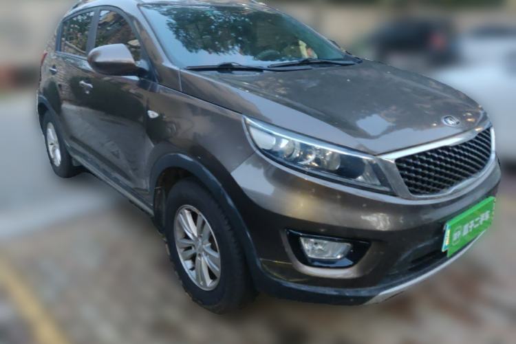 Used Kia Sportage R 2016 2.0L Manual Two-Wheel Drive GL Trim Front Right 45 Deg