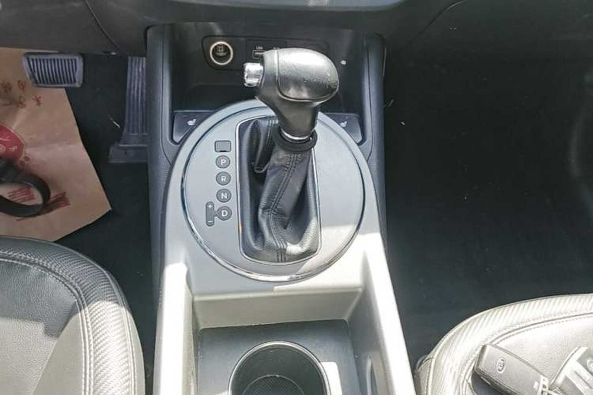 Used Kia Sportage R 2016 2.0L Automatic Two-Wheel Drive DLX Gear Lever