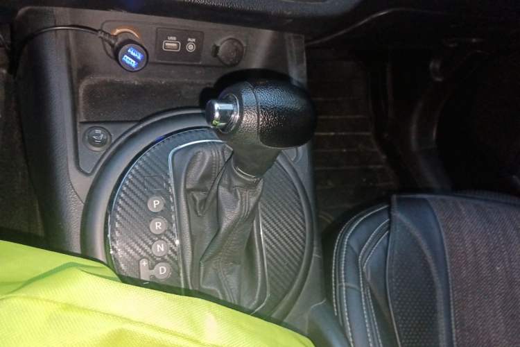 Used Kia Sportage R 2016 2.0L Automatic Two-Wheel Drive GL Gear Lever