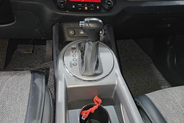 Used Kia Sportage R 2016 2.0L Automatic Two-Wheel Drive GLS Trim Gear Lever
