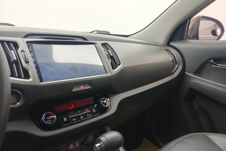Used Kia Sportage R 2016 2.0L Automatic Two-Wheel Drive DLX Interior 10
