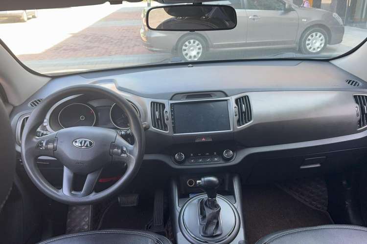 Used Kia Sportage R 2016 2.0L Automatic Two-Wheel Drive GL Interior 3
