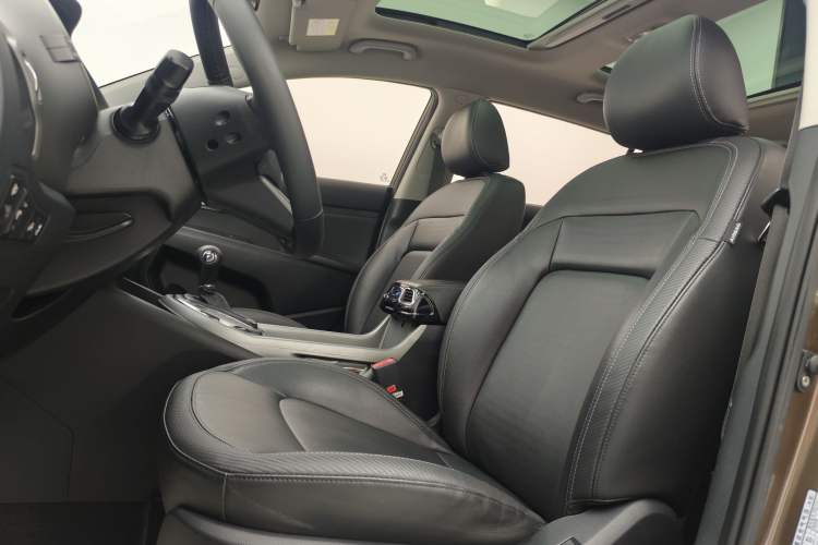 Used Kia Sportage R 2016 2.0L Automatic Two-Wheel Drive DLX Interior 3
