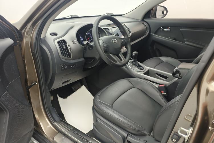 Used Kia Sportage R 2016 2.0L Automatic Two-Wheel Drive DLX Interior 4